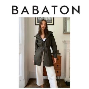 the group Babaton The Wide Leg cropped Pant in white 6